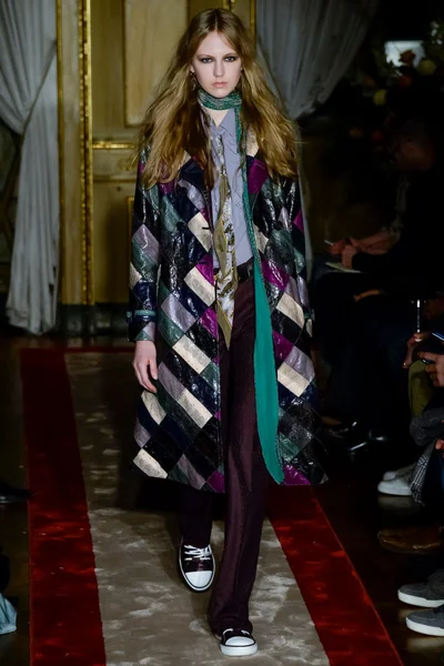 Look 9